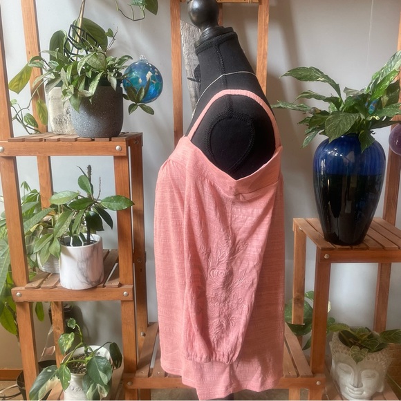 Cable and Gauge NWT light weight blush pink cold shoulder top - Picture 6 of 8